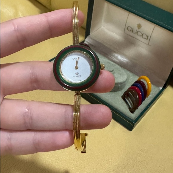 Gucci Interchangeable Bezel Watch - Picture 4 of 8